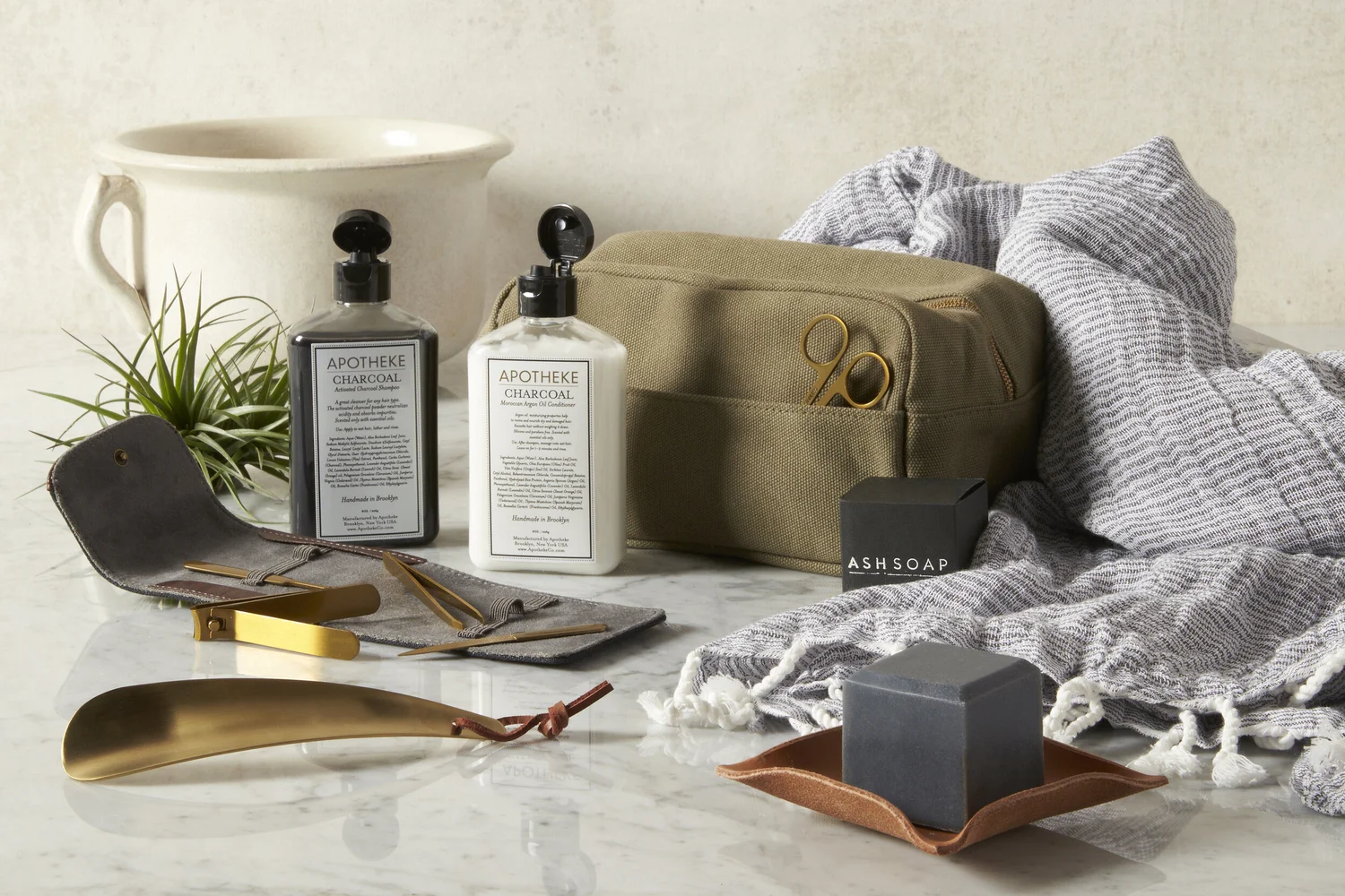 Apotheke charcoal grooming kit